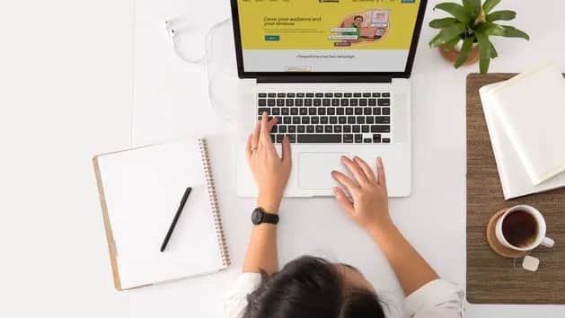 Praca na 2 etaty: Czy można? Jak to działa i czy się opłaca?